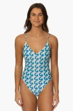 Juana Surf One Piece - Dana Point 13 Juana Surf One Piece - Dana Point -JOLYN Sales Surf Onesies Juana Print Danapoint Front MiaClark 011623