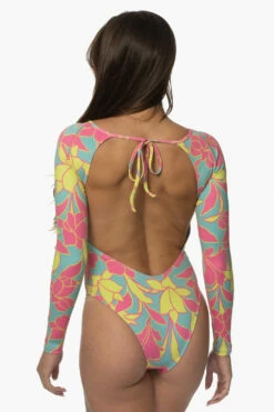 Lennon Long Sleeve Surf One Piece - Treasure Island 8 Lennon Long Sleeve Surf One Piece - Treasure Island -JOLYN Sales Swim Onesies Lennon Prints TreasureIsland SideBack KarolMartin 121322