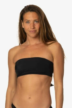 Lacanau Bikini Top - Black 24 Lacanau Bikini Top - Black -JOLYN Sales Swim Tops Lacanau Solid Black Front2 TiaSurf MiskaSykora 021023 244e4d31 ced8 403c 919a cdedcc4919bc