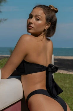 Lacanau Bikini Top - Black 25 Lacanau Bikini Top - Black -JOLYN Sales Swim Tops Lacanau Solid Black Side TiaSurf Lifestyle