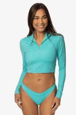 Tofino Long Sleeved Crop 1/4 Zip-up Rashie - Manifest 21 Tofino Long Sleeved Crop 1/4 Zip-up Rashie - Manifest -JOLYN Sales Swim Top Tofino Print Manifest Front2 LisaDillon 040323
