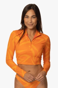 Tofino Long Sleeved Crop 1/4 Zip-up Rashie - Pyramid 9 Tofino Long Sleeved Crop 1/4 Zip-up Rashie - Pyramid -JOLYN Sales Swim Top Tofino Print Pyramids Front LisaDillon 040323